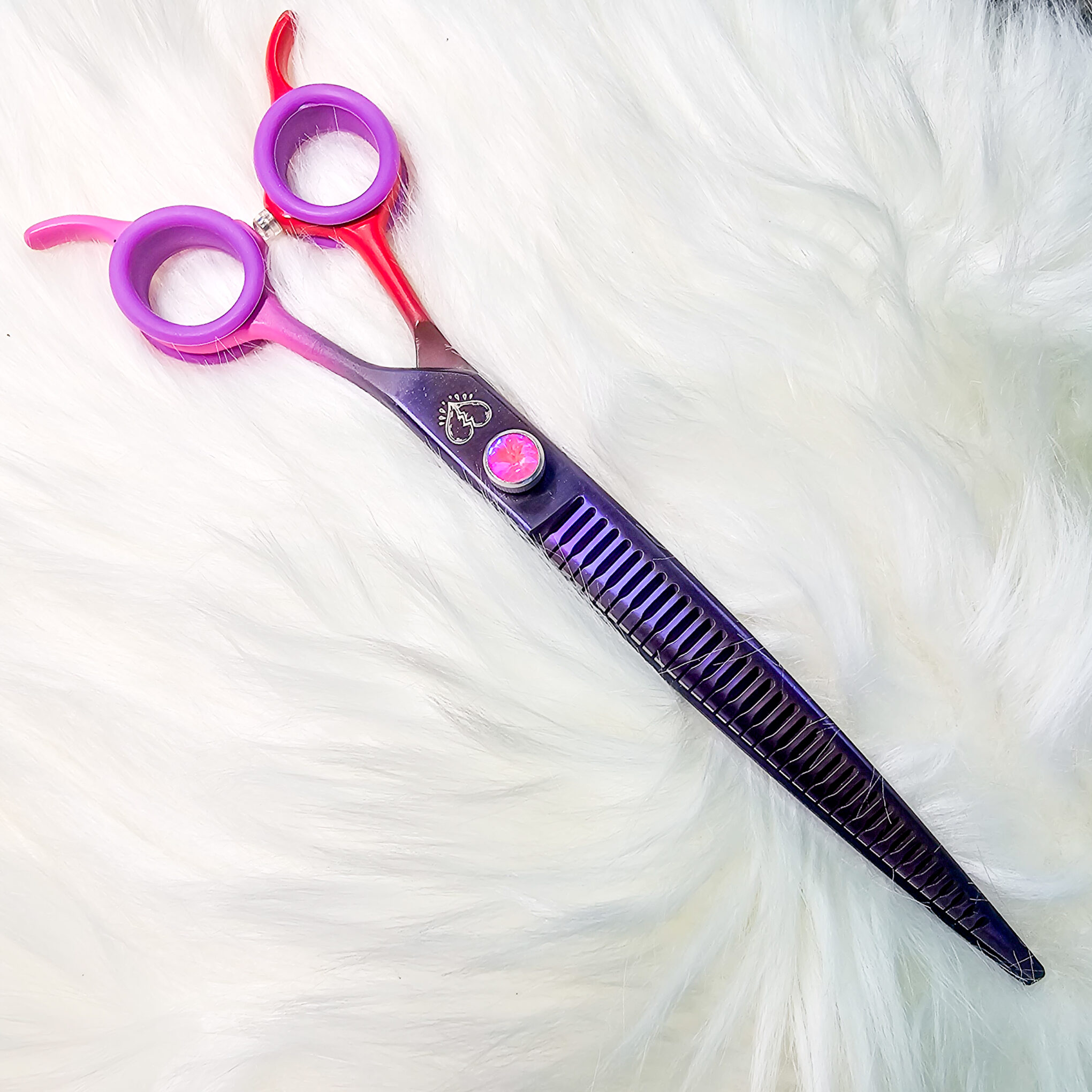 Heartbreaker curved dog grooming blenders with reversible handle and curved blade by GroomBox.