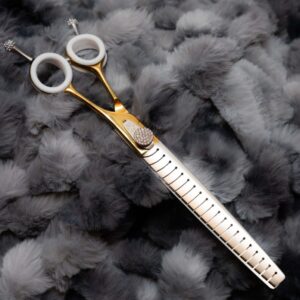 Conductor Blenders create smooth transitions and polished finishes. Professional dog grooming blending shears built for comfort, control, and daily use.